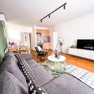  Apartment Valerian